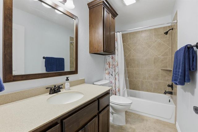 9950 Stone Crest Circle, Edmond, OK 73034