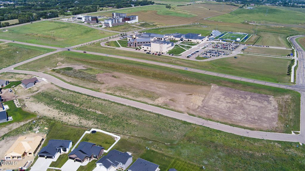 609 Shale Drive, Bismarck, ND 58503