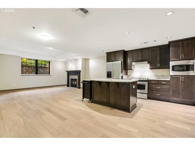2454 Nw WESTOVER Rd 102, Portland, OR 97210