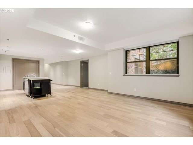 2454 Nw WESTOVER Rd 102, Portland, OR 97210