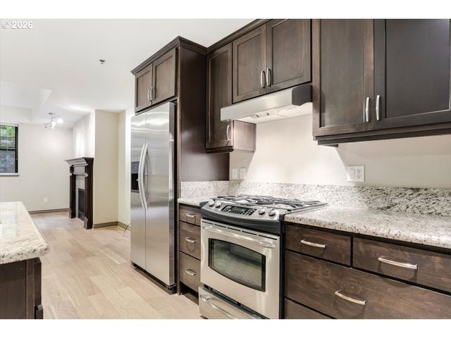 2454 Nw WESTOVER Rd 102, Portland, OR 97210