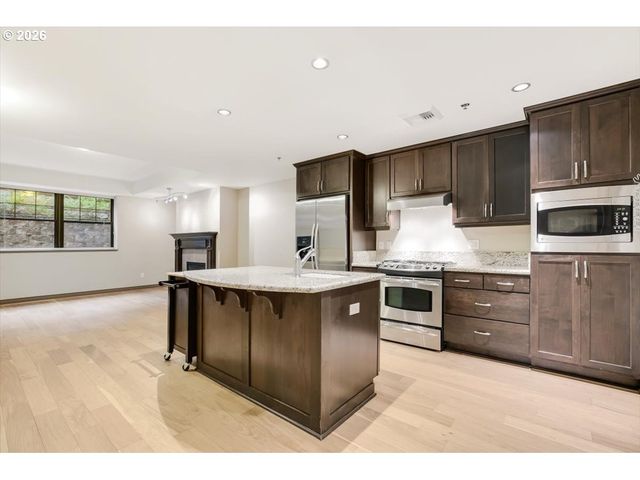 2454 Nw WESTOVER Rd 102, Portland, OR 97210