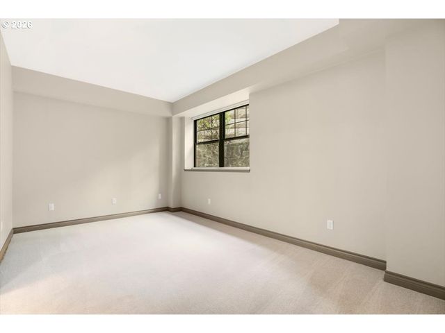 2454 Nw WESTOVER Rd 102, Portland, OR 97210