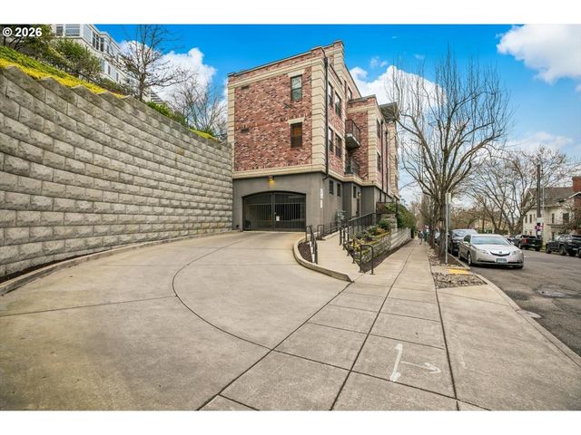 2454 Nw WESTOVER Rd 102, Portland, OR 97210
