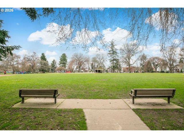2454 Nw WESTOVER Rd 102, Portland, OR 97210