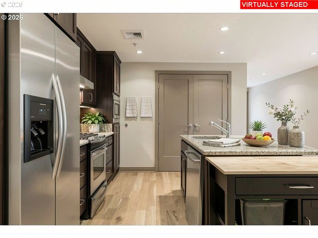 2454 Nw WESTOVER Rd 102, Portland, OR 97210