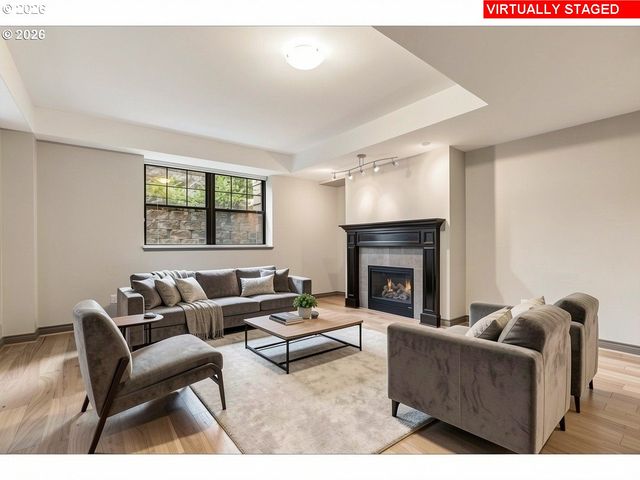 2454 Nw WESTOVER Rd 102, Portland, OR 97210