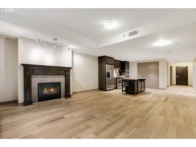 2454 Nw WESTOVER Rd 102, Portland, OR 97210
