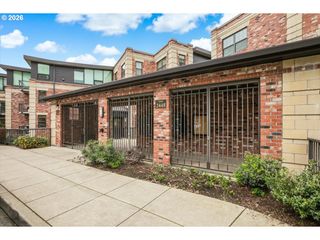 2454 Nw WESTOVER Rd 102, Portland, OR 97210