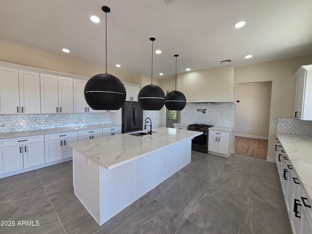 10114 S 43RD Avenue, Laveen, AZ 85339
