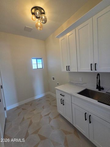 10114 S 43RD Avenue, Laveen, AZ 85339