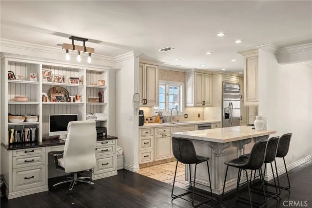 5330 Natick, Sherman Oaks, CA 91411