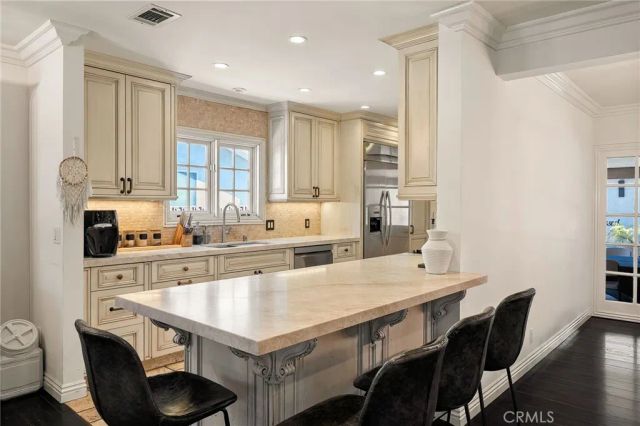 5330 Natick, Sherman Oaks, CA 91411