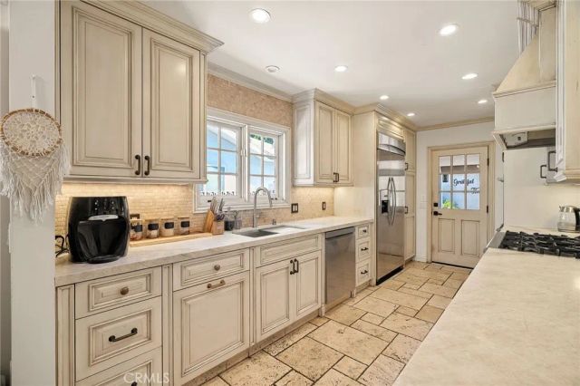 5330 Natick, Sherman Oaks, CA 91411