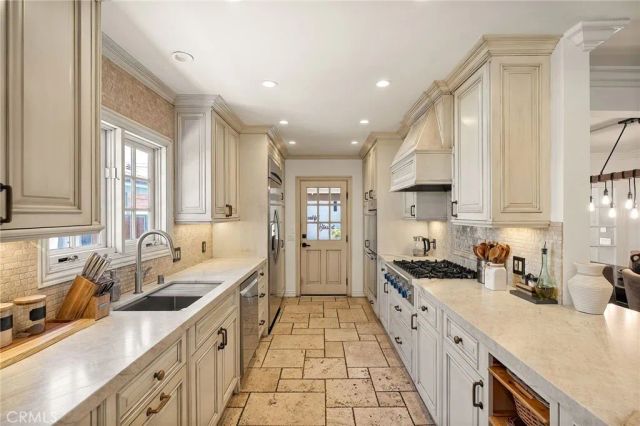 5330 Natick, Sherman Oaks, CA 91411