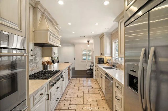 5330 Natick, Sherman Oaks, CA 91411