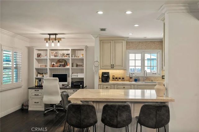 5330 Natick, Sherman Oaks, CA 91411