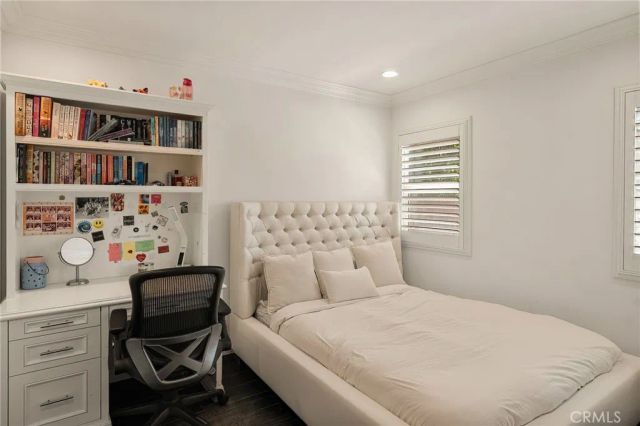 5330 Natick, Sherman Oaks, CA 91411