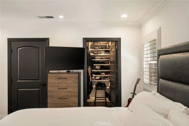 5330 Natick, Sherman Oaks, CA 91411