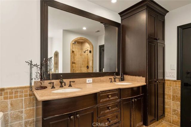 5330 Natick, Sherman Oaks, CA 91411