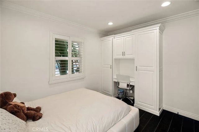 5330 Natick, Sherman Oaks, CA 91411