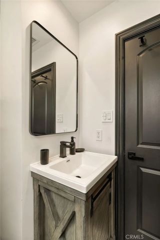 5330 Natick, Sherman Oaks, CA 91411