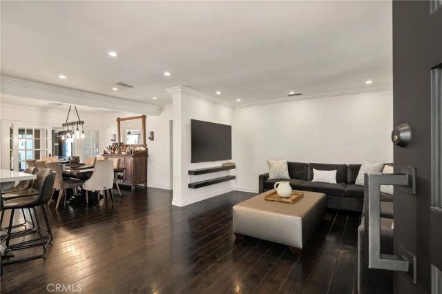 5330 Natick, Sherman Oaks, CA 91411