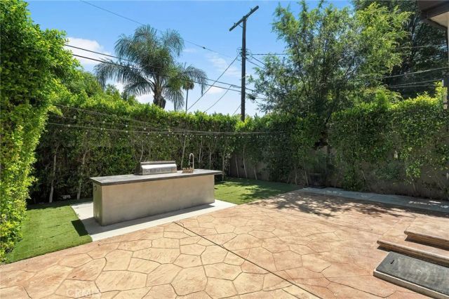5330 Natick, Sherman Oaks, CA 91411