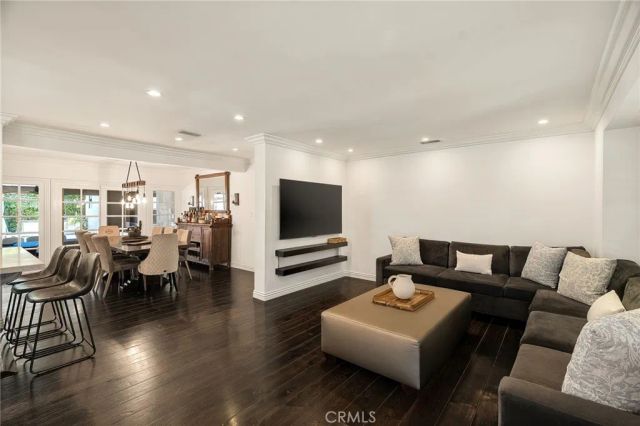 5330 Natick, Sherman Oaks, CA 91411
