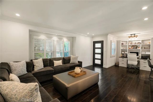 5330 Natick, Sherman Oaks, CA 91411