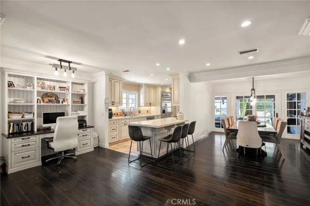 5330 Natick, Sherman Oaks, CA 91411