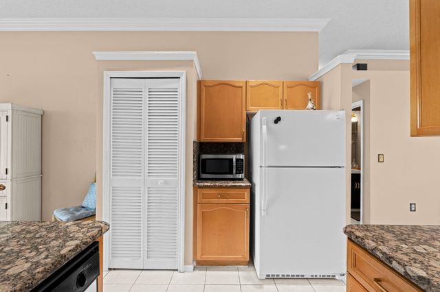 656 LAKE WELLINGTON Drive, Wellington, FL 33414