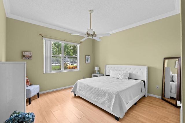 656 LAKE WELLINGTON Drive, Wellington, FL 33414