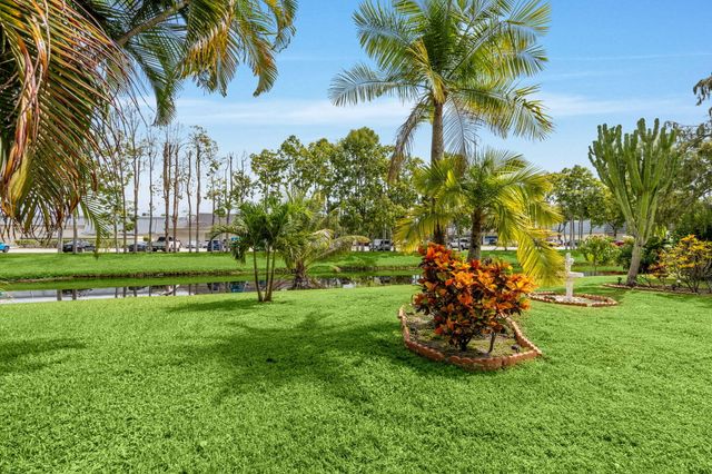 656 LAKE WELLINGTON Drive, Wellington, FL 33414