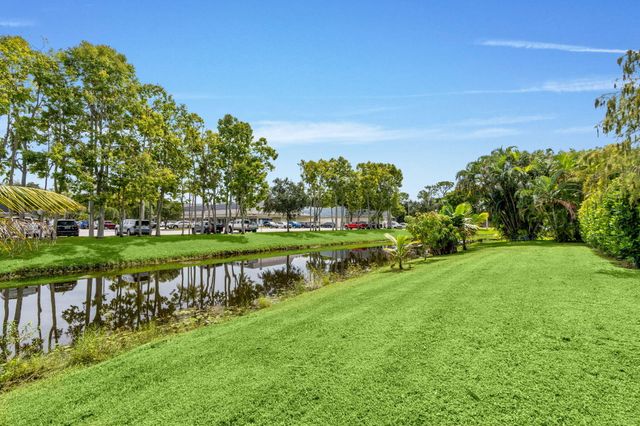 656 LAKE WELLINGTON Drive, Wellington, FL 33414