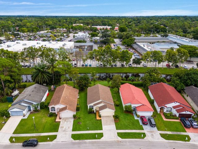 656 LAKE WELLINGTON Drive, Wellington, FL 33414