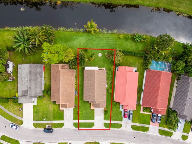 656 LAKE WELLINGTON Drive, Wellington, FL 33414