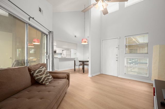 2311 Nueces ST 303, Austin, TX 78705