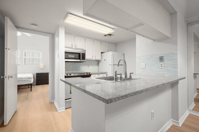 2311 Nueces ST 303, Austin, TX 78705