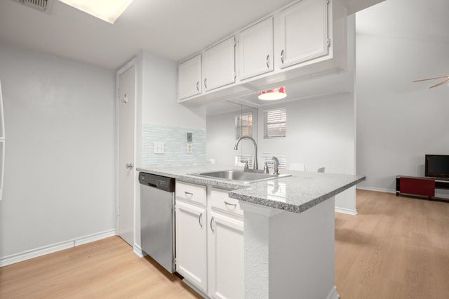 2311 Nueces ST 303, Austin, TX 78705