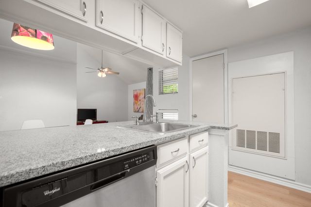 2311 Nueces ST 303, Austin, TX 78705