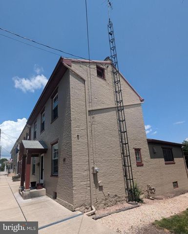 221 N STRATTON ST, Gettysburg, PA 17325