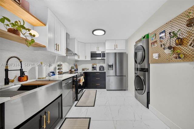 8490 SW 154th Cir Ct 411, Miami, FL 33193