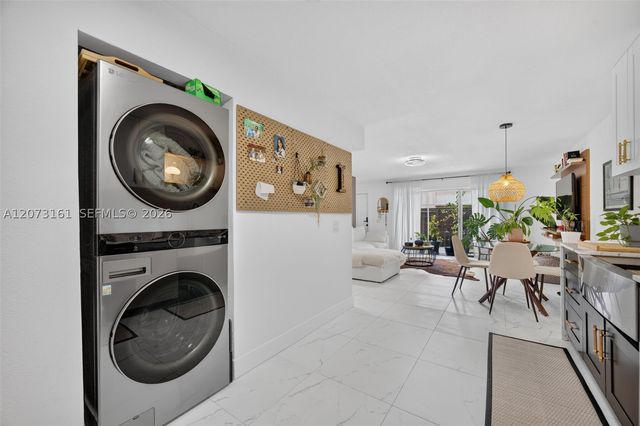 8490 SW 154th Cir Ct 411, Miami, FL 33193