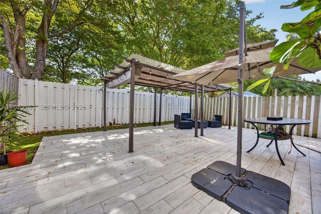 8490 SW 154th Cir Ct 411, Miami, FL 33193