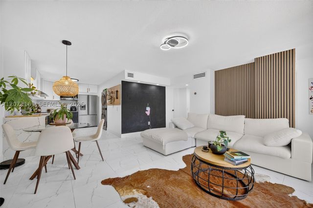 8490 SW 154th Cir Ct 411, Miami, FL 33193