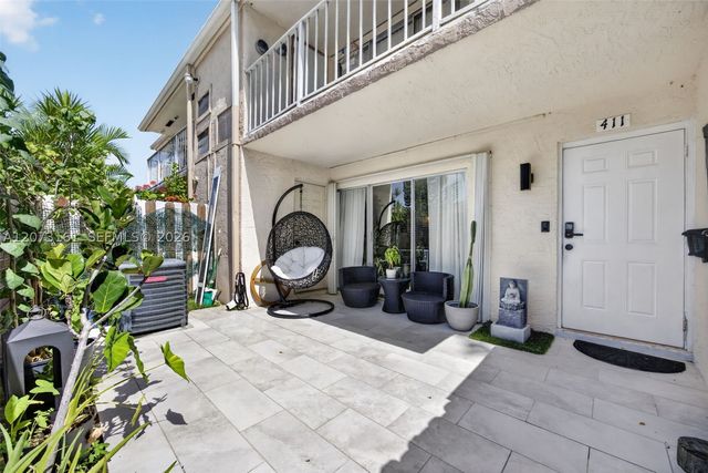 8490 SW 154th Cir Ct 411, Miami, FL 33193