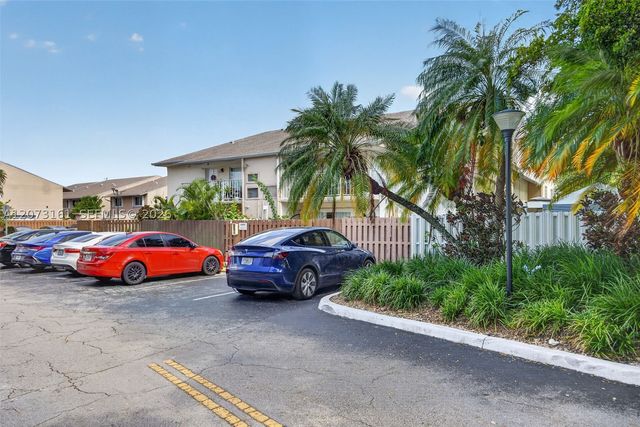 8490 SW 154th Cir Ct 411, Miami, FL 33193