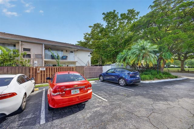 8490 SW 154th Cir Ct 411, Miami, FL 33193