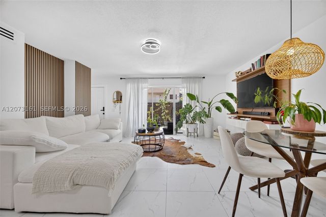 8490 SW 154th Cir Ct 411, Miami, FL 33193